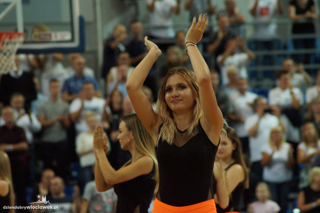 Cheerleaderki na meczu z Maccabi