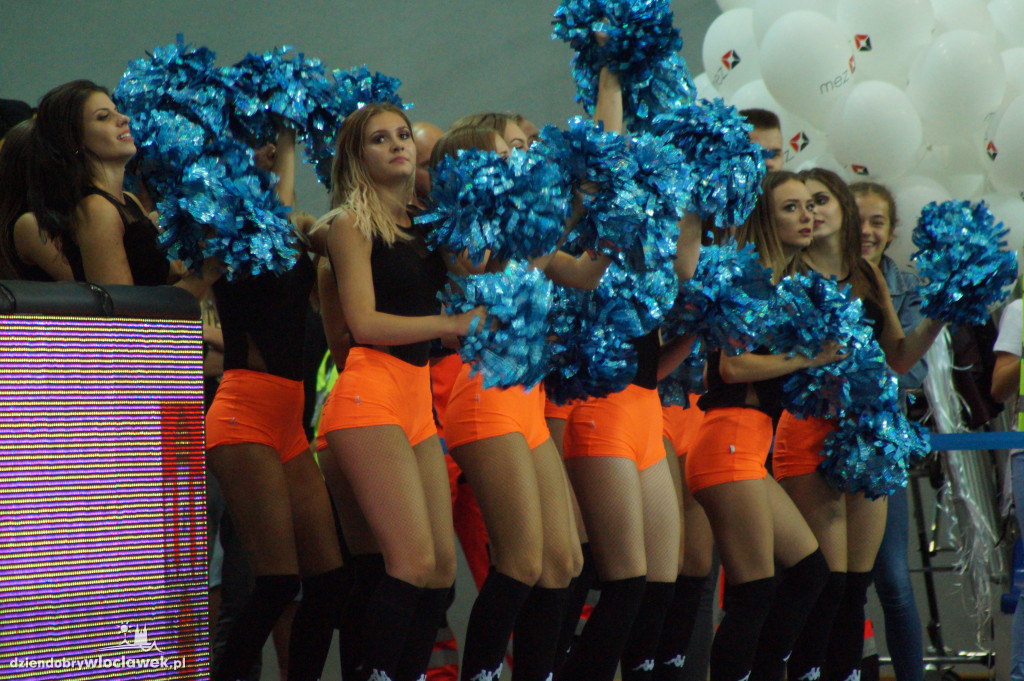 Cheerleaderki na meczu z Maccabi