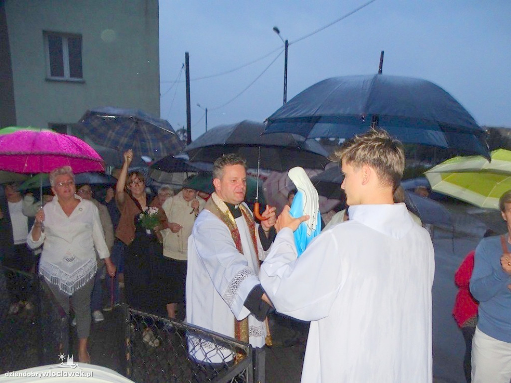 Procesja z figurami do kapliczek