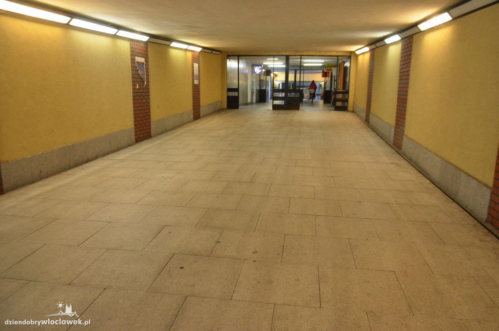 MZUKiD czyści tunel pod dworcem