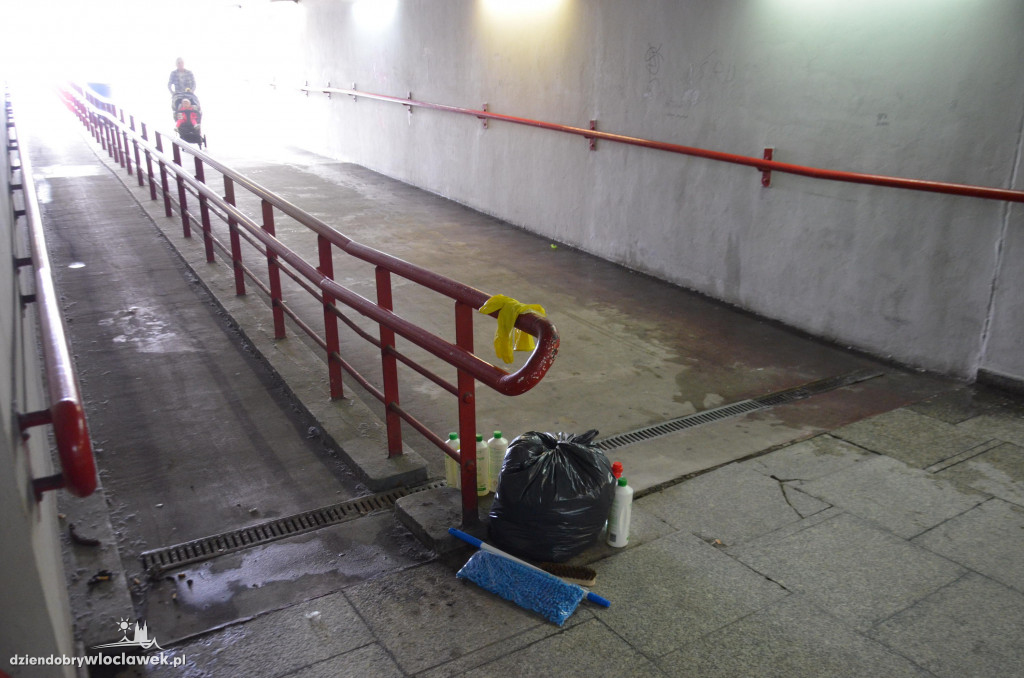 MZUKiD czyści tunel pod dworcem