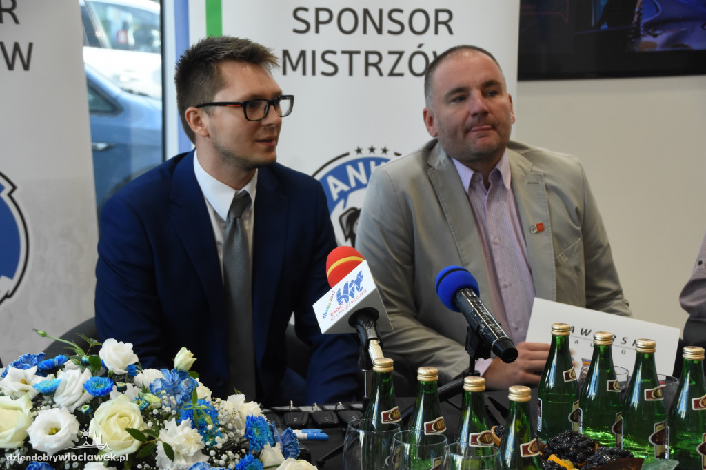Koszykarze Anwilu z nowymi autami