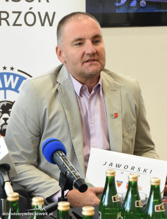 Koszykarze Anwilu z nowymi autami