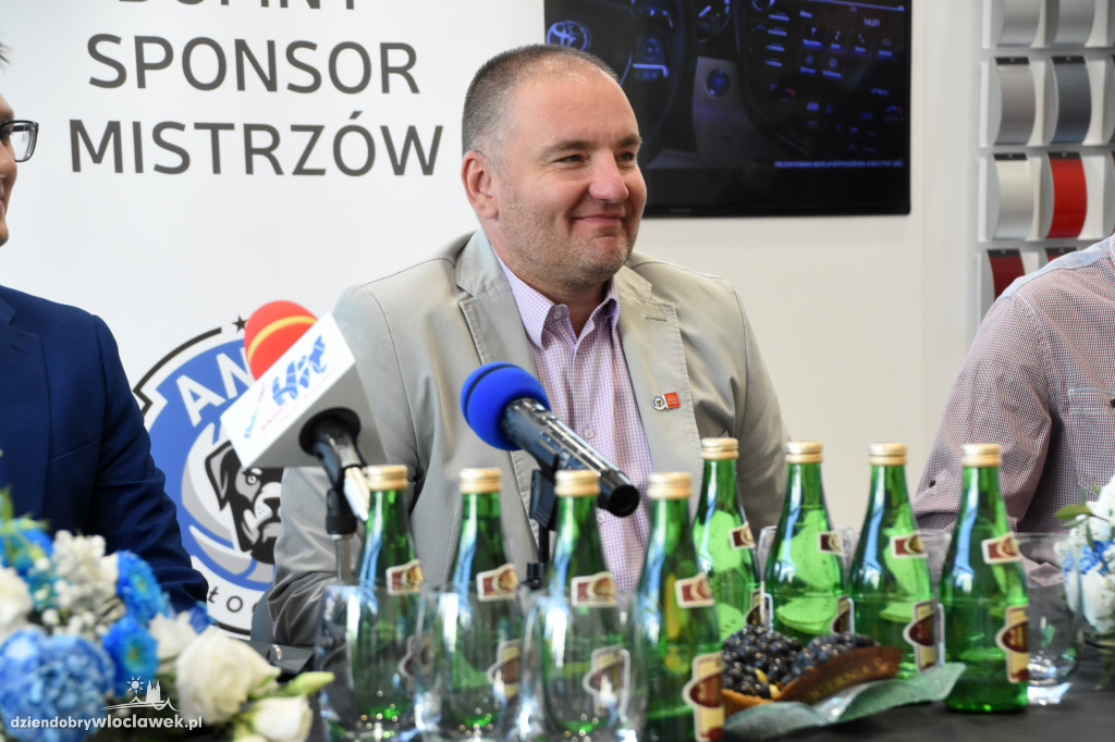 Koszykarze Anwilu z nowymi autami
