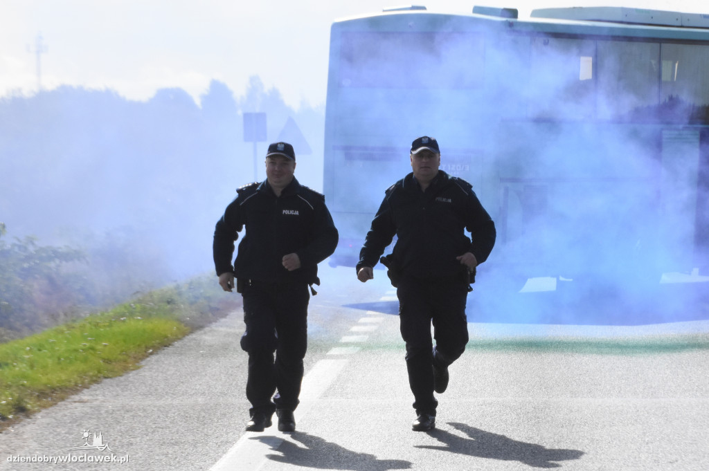 Antyterroryści odbijali przejęty autokar