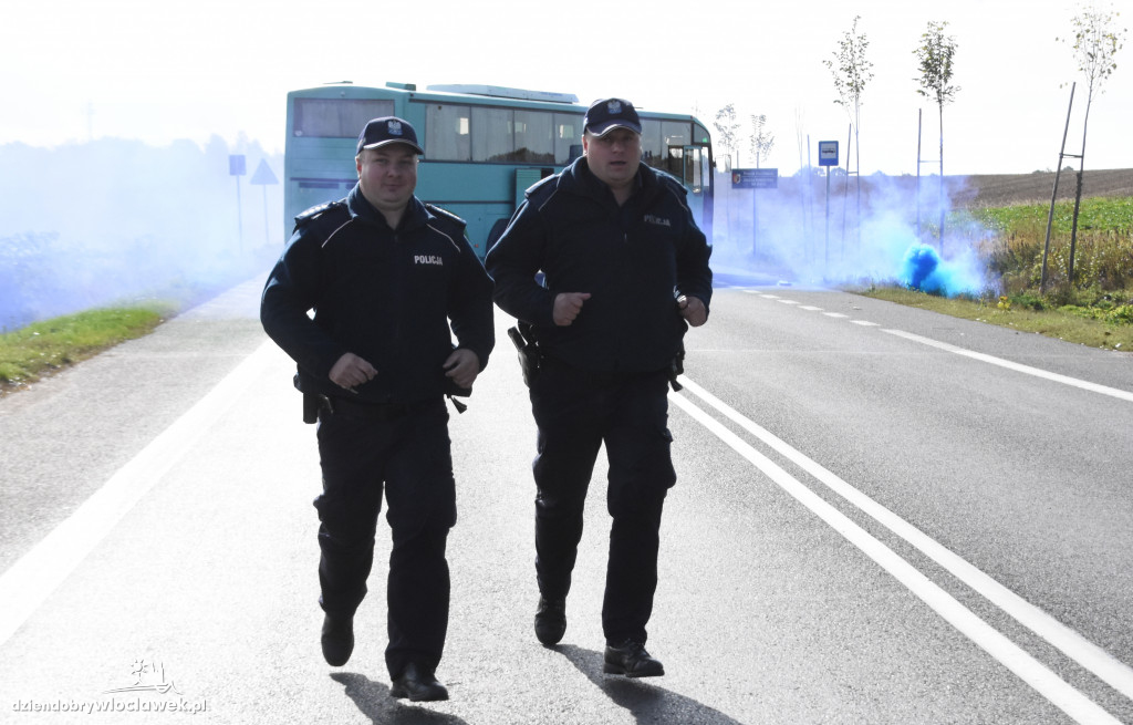 Antyterroryści odbijali przejęty autokar