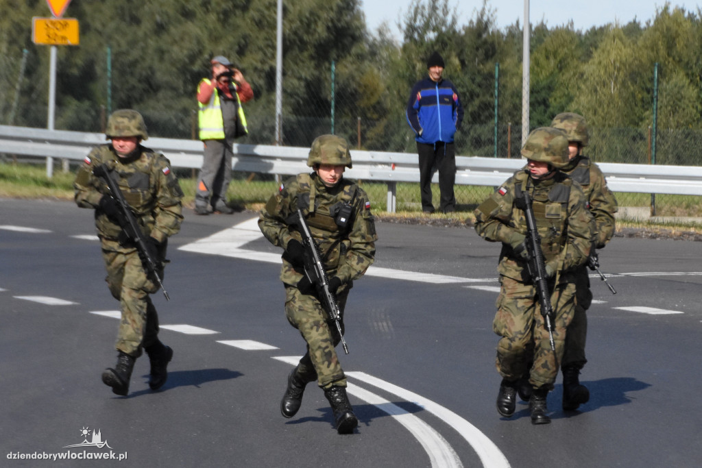 Antyterroryści odbijali przejęty autokar