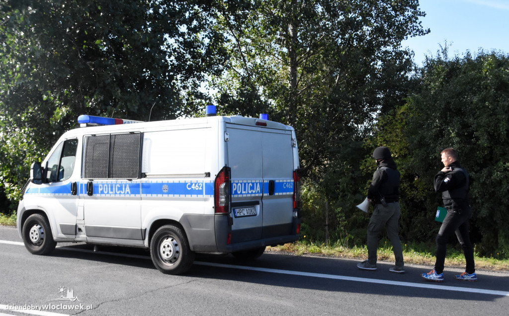 Antyterroryści odbijali przejęty autokar