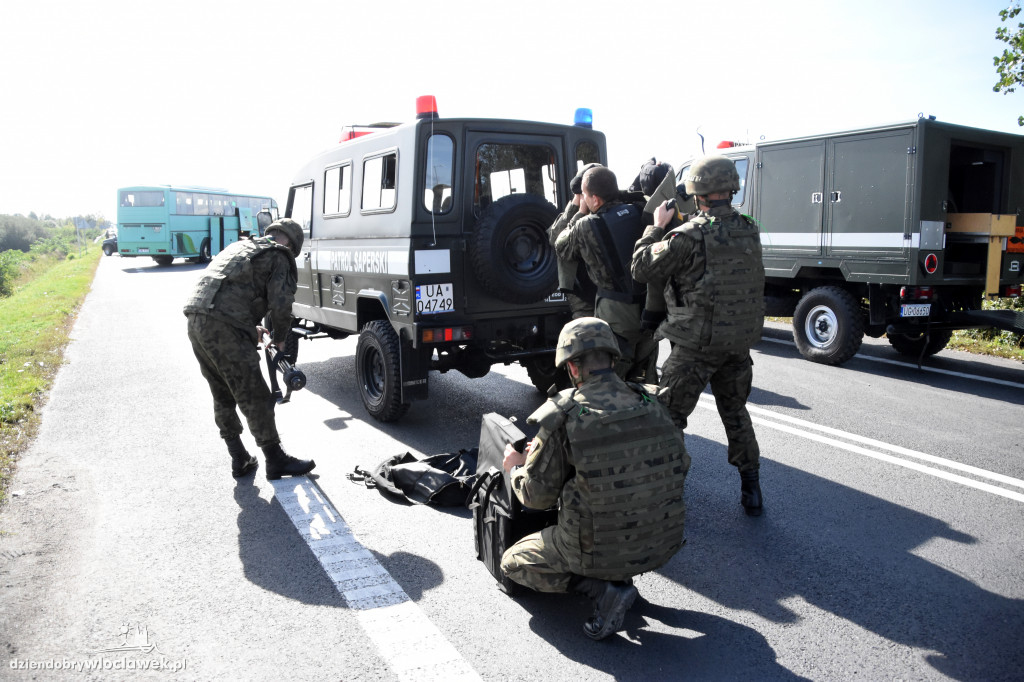 Antyterroryści odbijali przejęty autokar