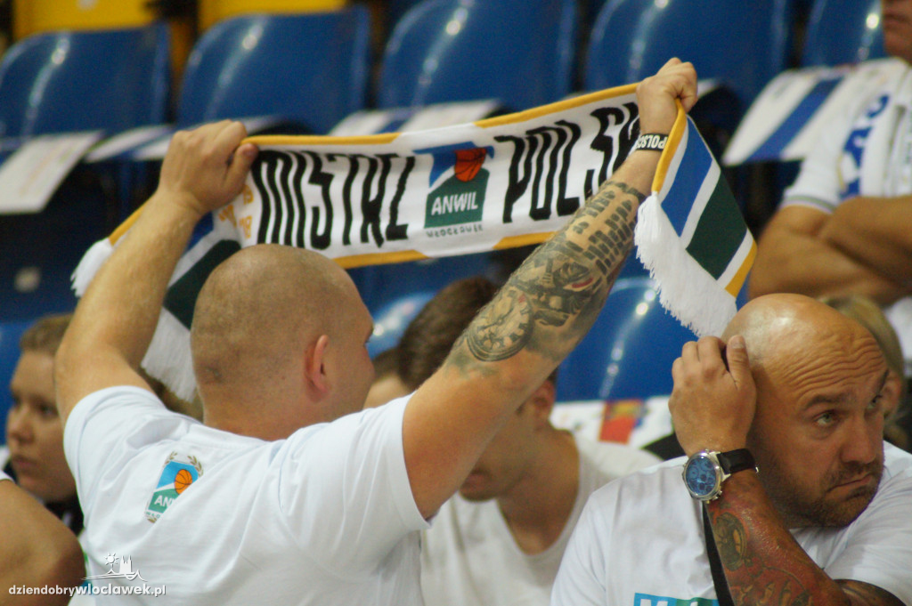 Kibice na meczu o Superpuchar Polski