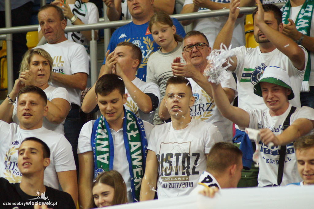 Kibice na meczu o Superpuchar Polski