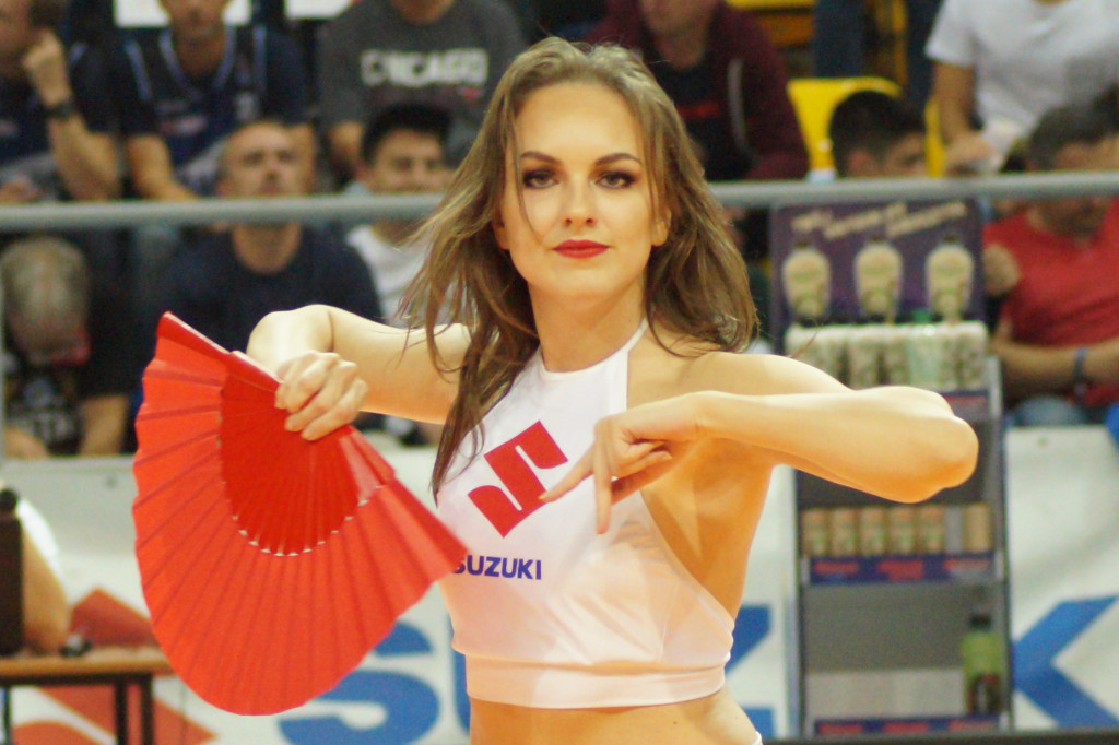 Cheerleaders na meczu o Superpuchar