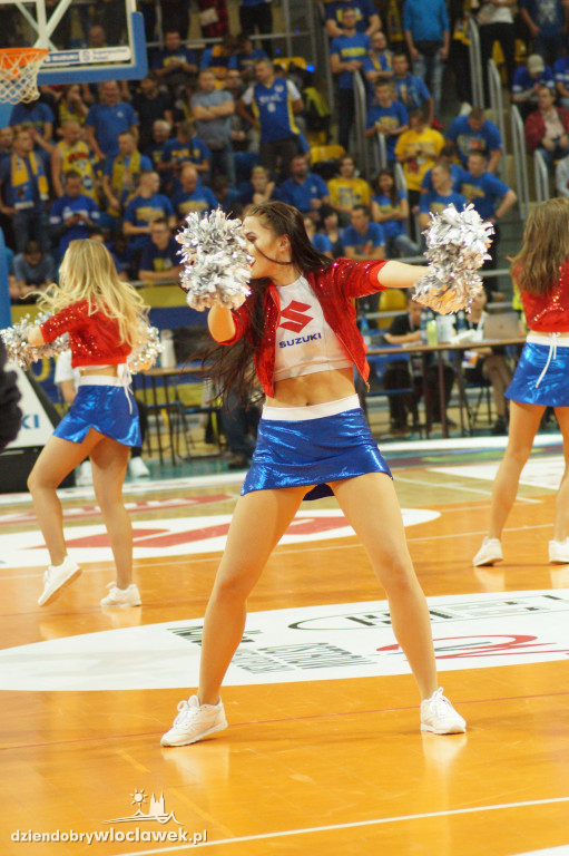 Cheerleaders na meczu o Superpuchar
