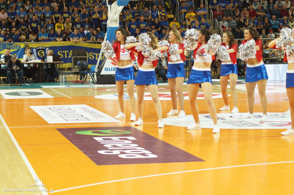 Cheerleaders na meczu o Superpuchar