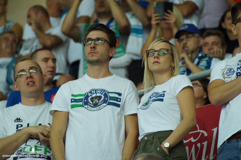 Kibice na meczu z Polpharmą Starogard Gd.