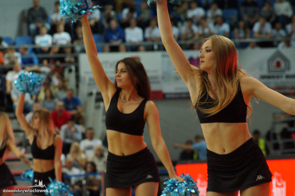Cheerleaderki na meczu z Polpharmą