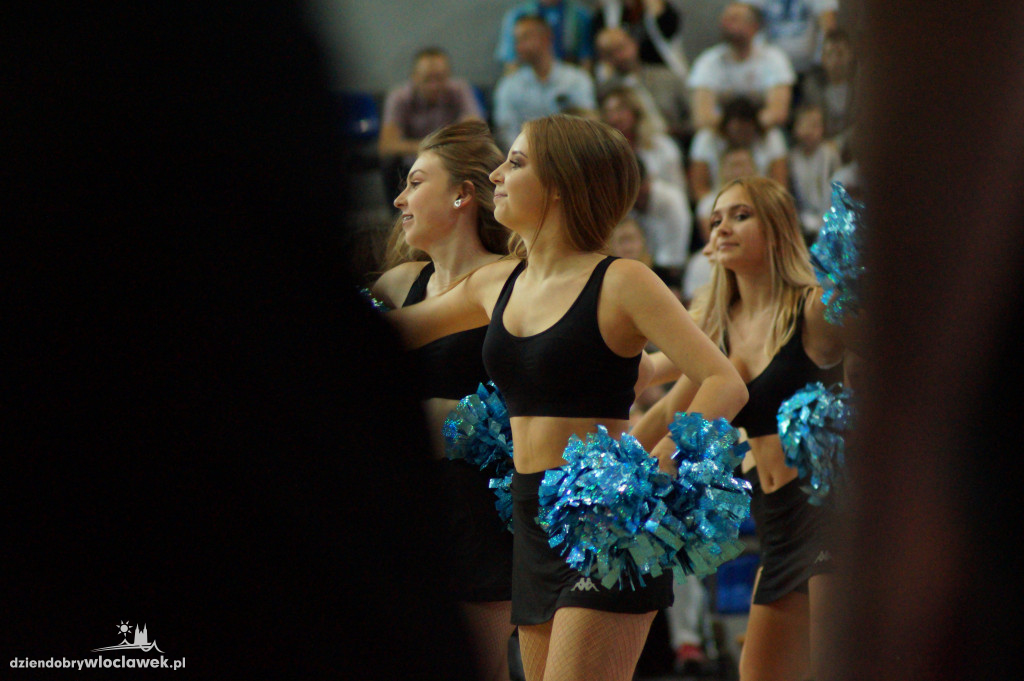 Cheerleaderki na meczu z Polpharmą