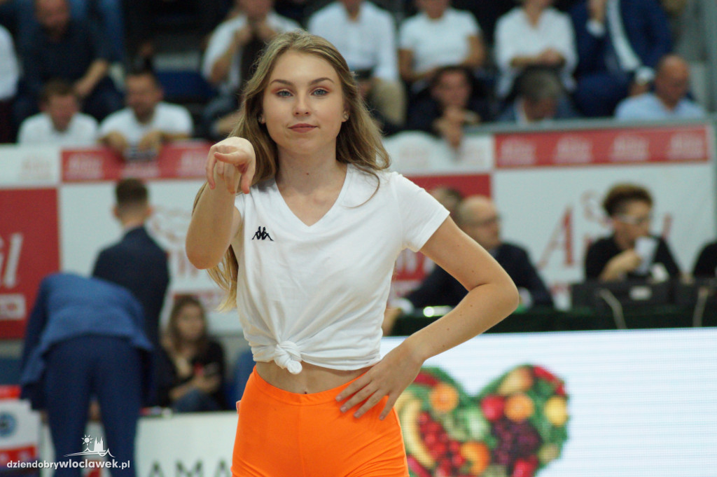 Cheerleaderki na meczu z Polpharmą