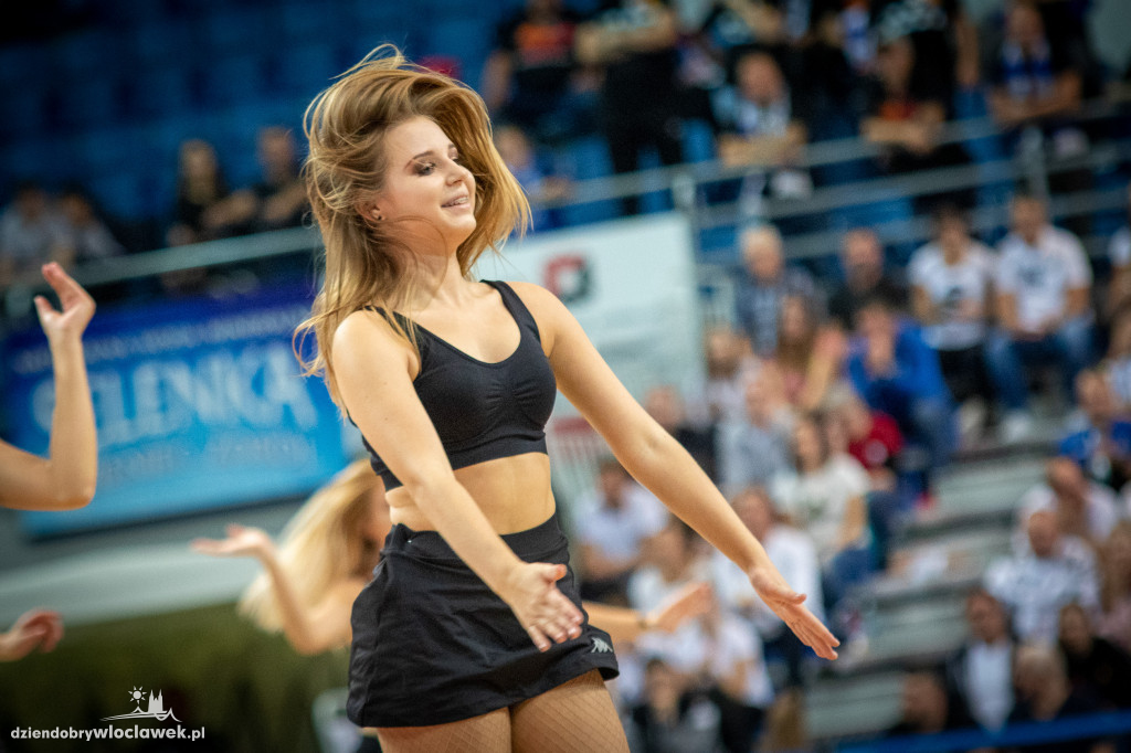 Cheerleaderki na meczu z Polpharmą