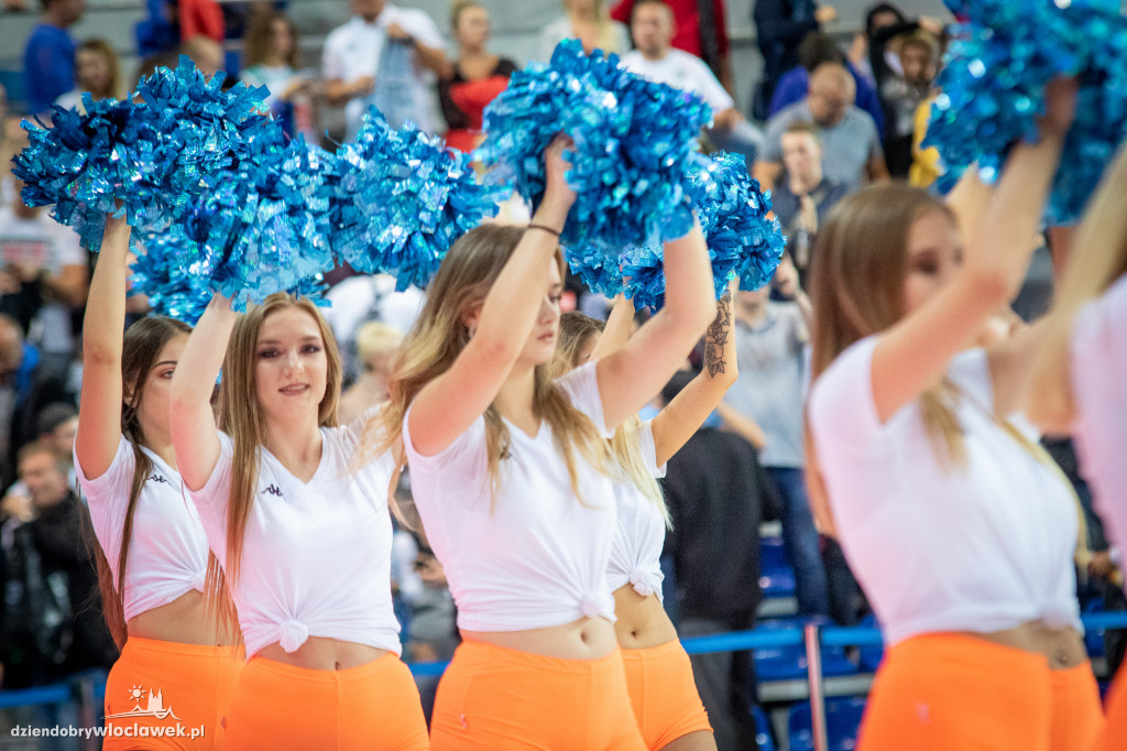 Cheerleaderki na meczu z Polpharmą
