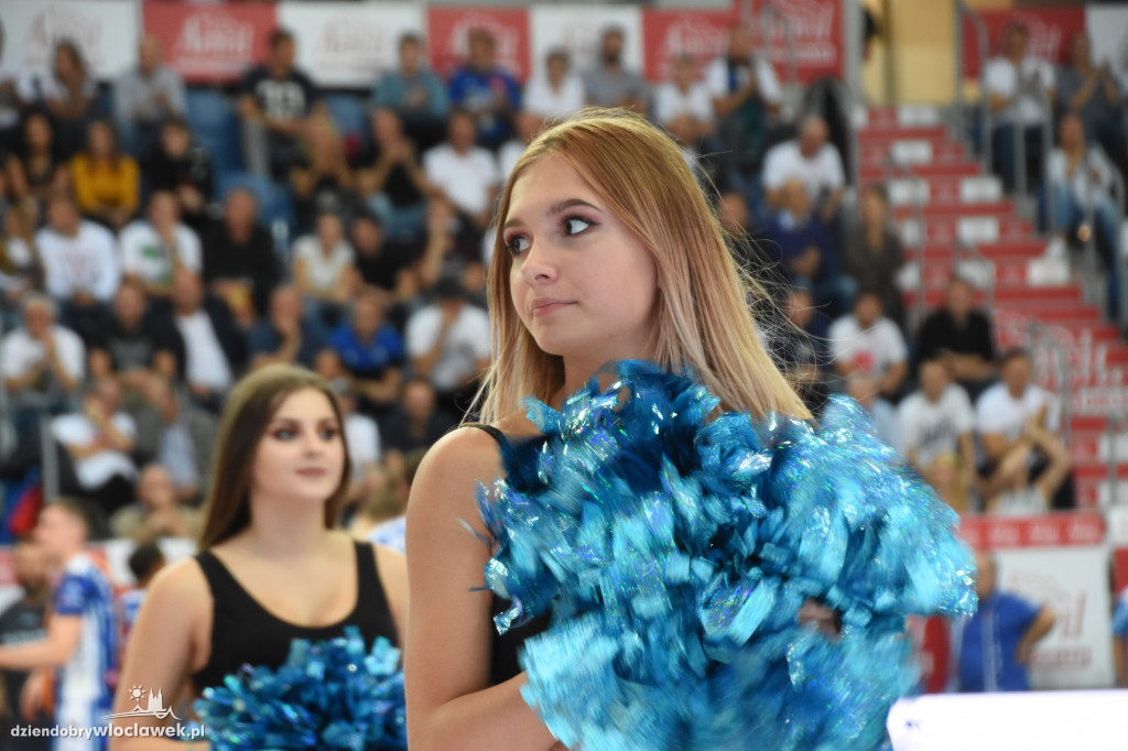 Cheerleaderki na meczu z Polpharmą