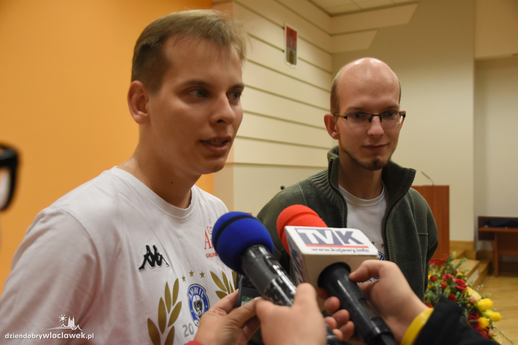 Prezydent spotkał się z kibicami