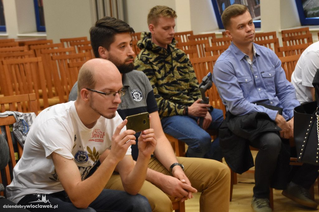 Prezydent spotkał się z kibicami