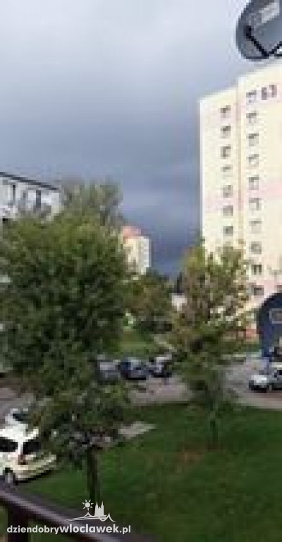 Ciemna chmura nad miastem