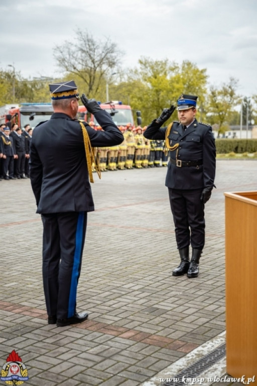 Uroczysta zbiórka u strażaków
