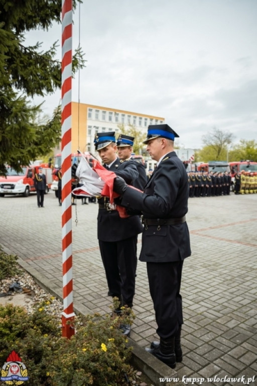 Uroczysta zbiórka u strażaków