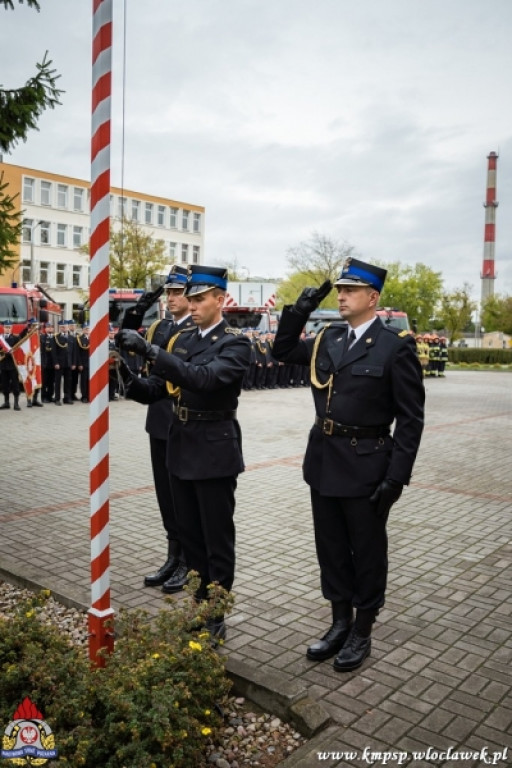 Uroczysta zbiórka u strażaków