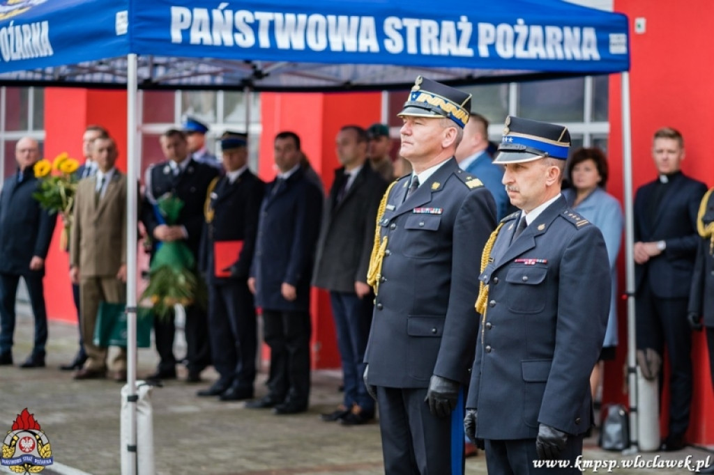 Uroczysta zbiórka u strażaków