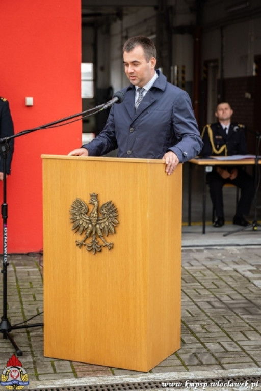 Uroczysta zbiórka u strażaków