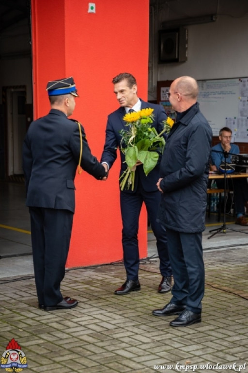 Uroczysta zbiórka u strażaków