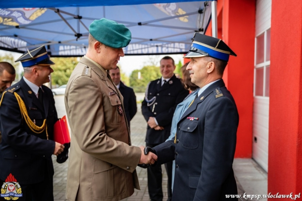 Uroczysta zbiórka u strażaków