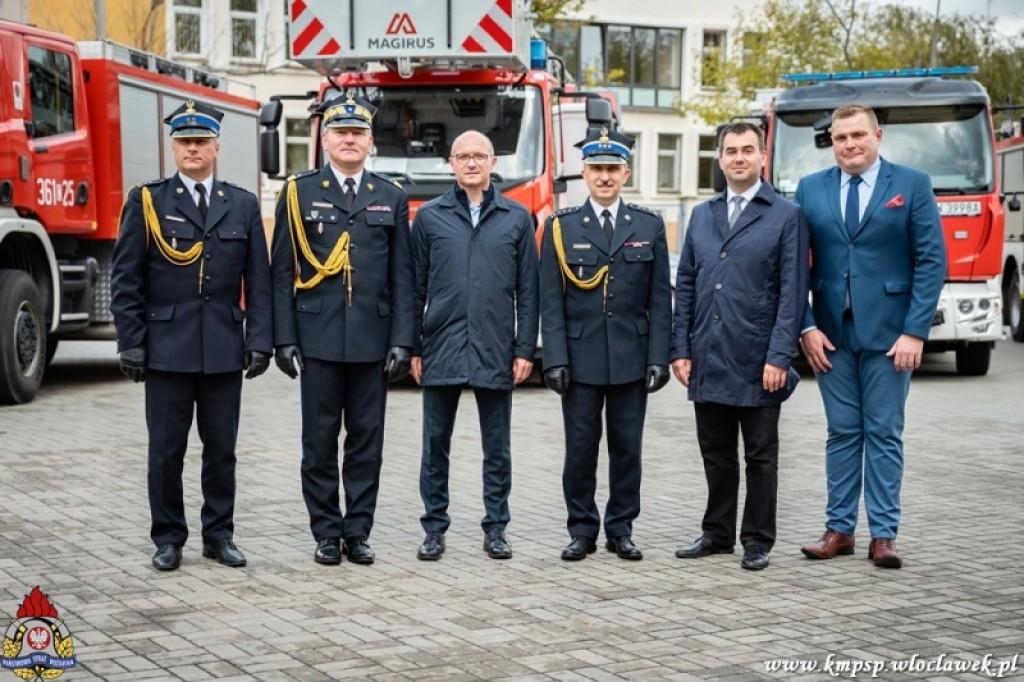 Uroczysta zbiórka u strażaków