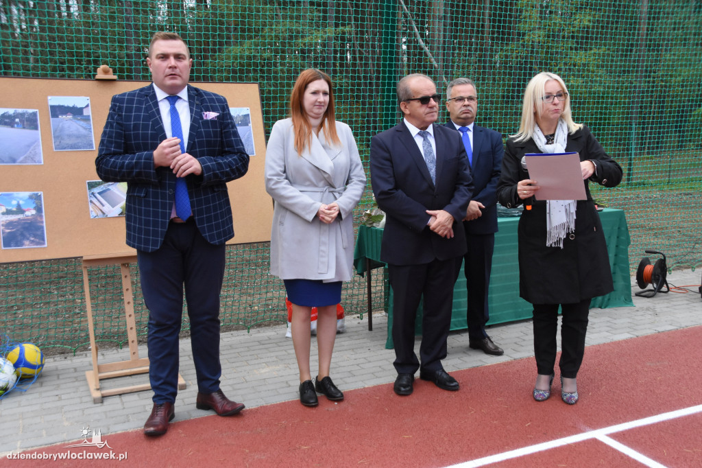 Nowe boisko przy szkole w Smólniku