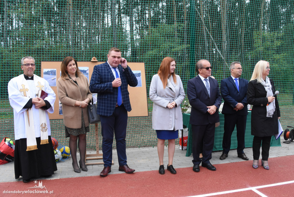 Nowe boisko przy szkole w Smólniku