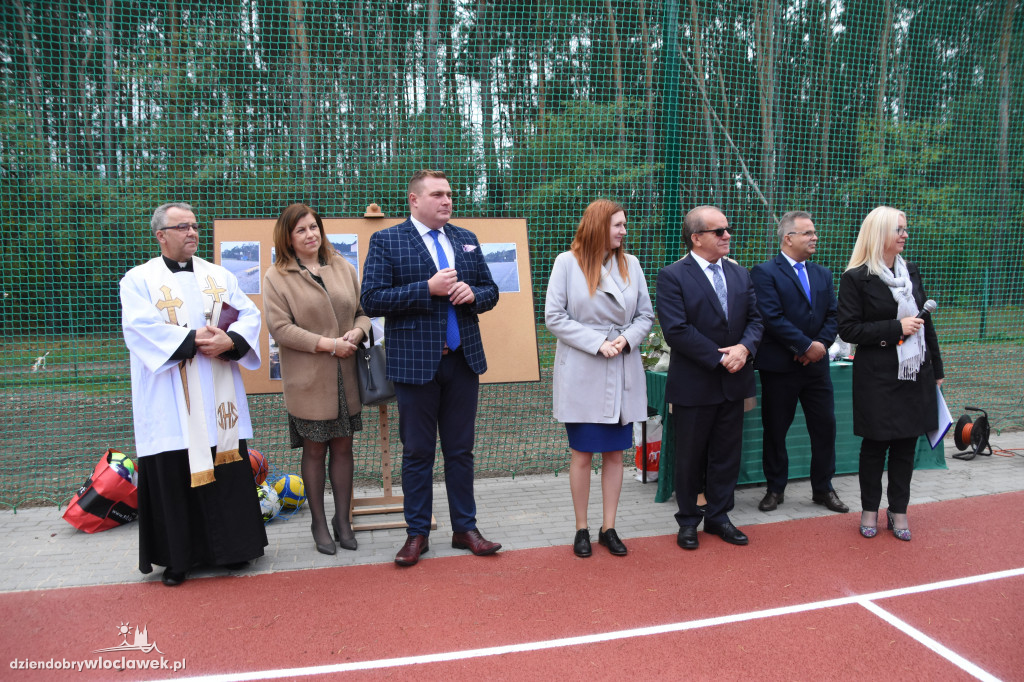 Nowe boisko przy szkole w Smólniku