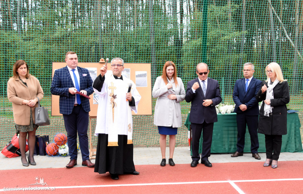 Nowe boisko przy szkole w Smólniku