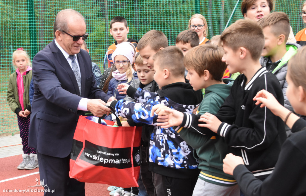 Nowe boisko przy szkole w Smólniku