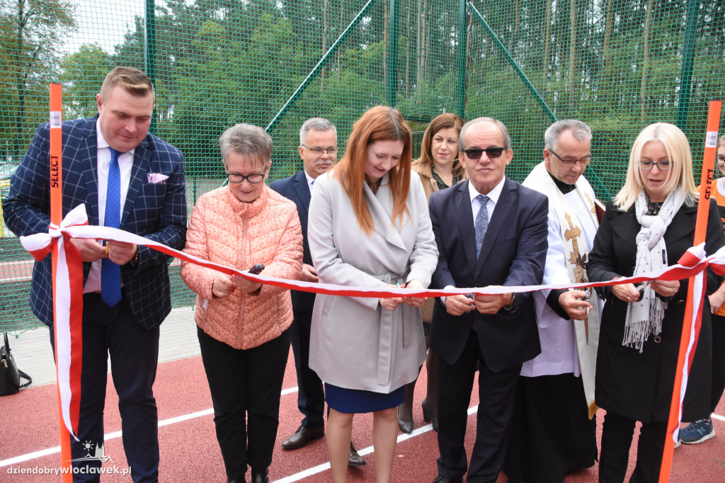 Nowe boisko przy szkole w Smólniku