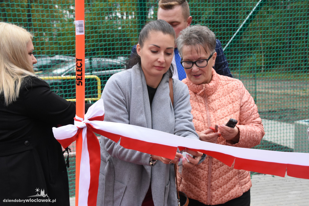 Nowe boisko przy szkole w Smólniku