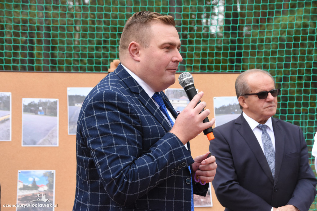 Nowe boisko przy szkole w Smólniku