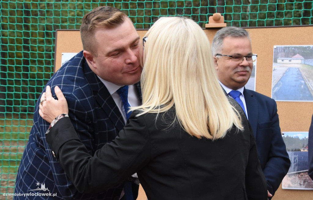 Nowe boisko przy szkole w Smólniku