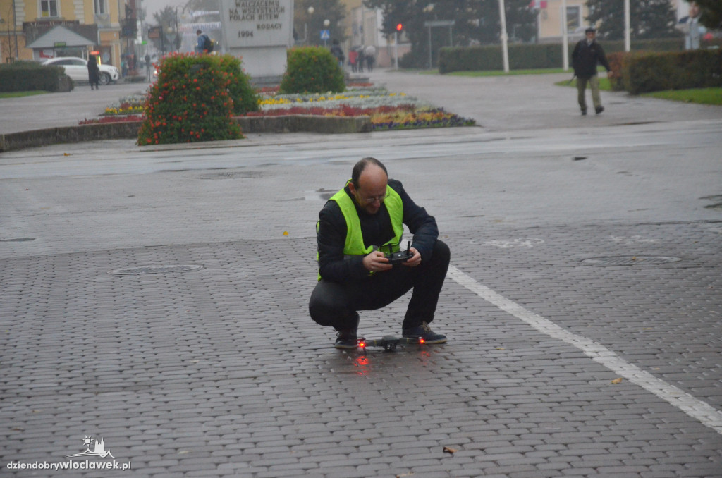 Wspólne zdjęcie na tle Śródmieścia