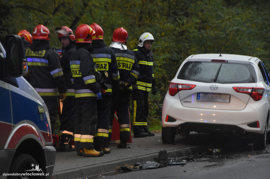 Czołowe zderzenie dwóch aut