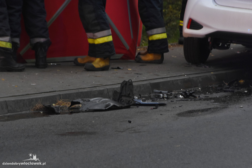 Czołowe zderzenie dwóch aut