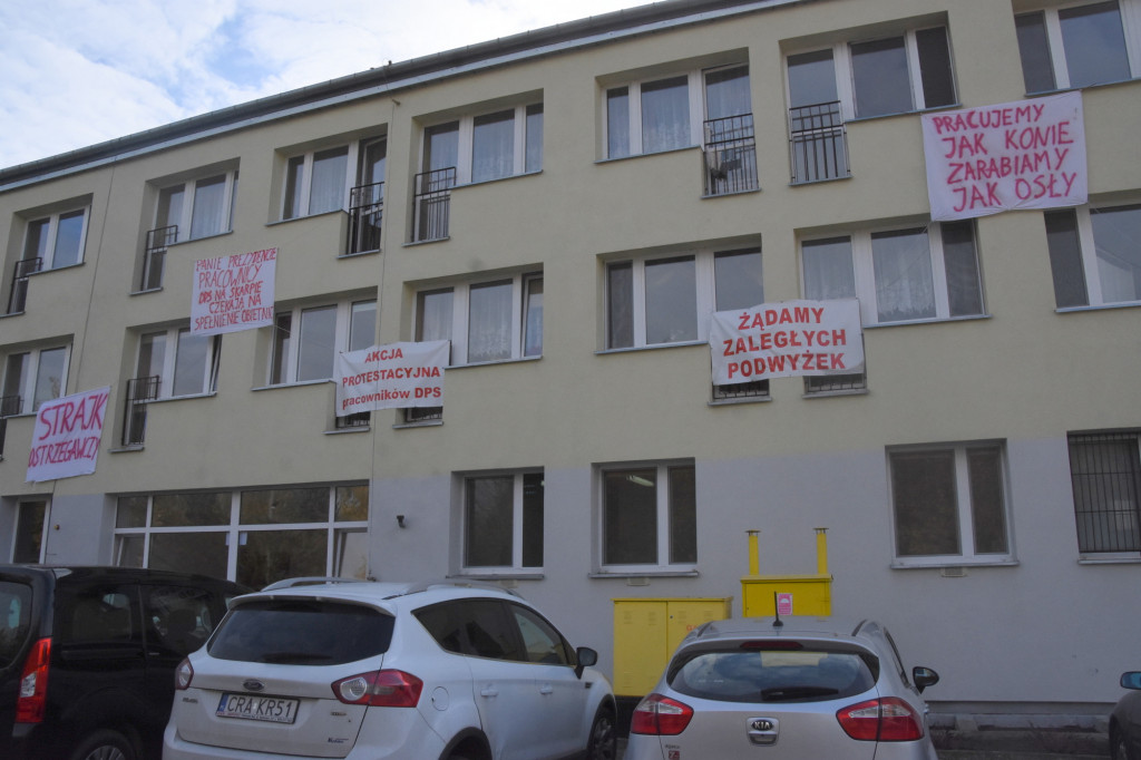 Pracownicy DPS zaostrzyli protest
