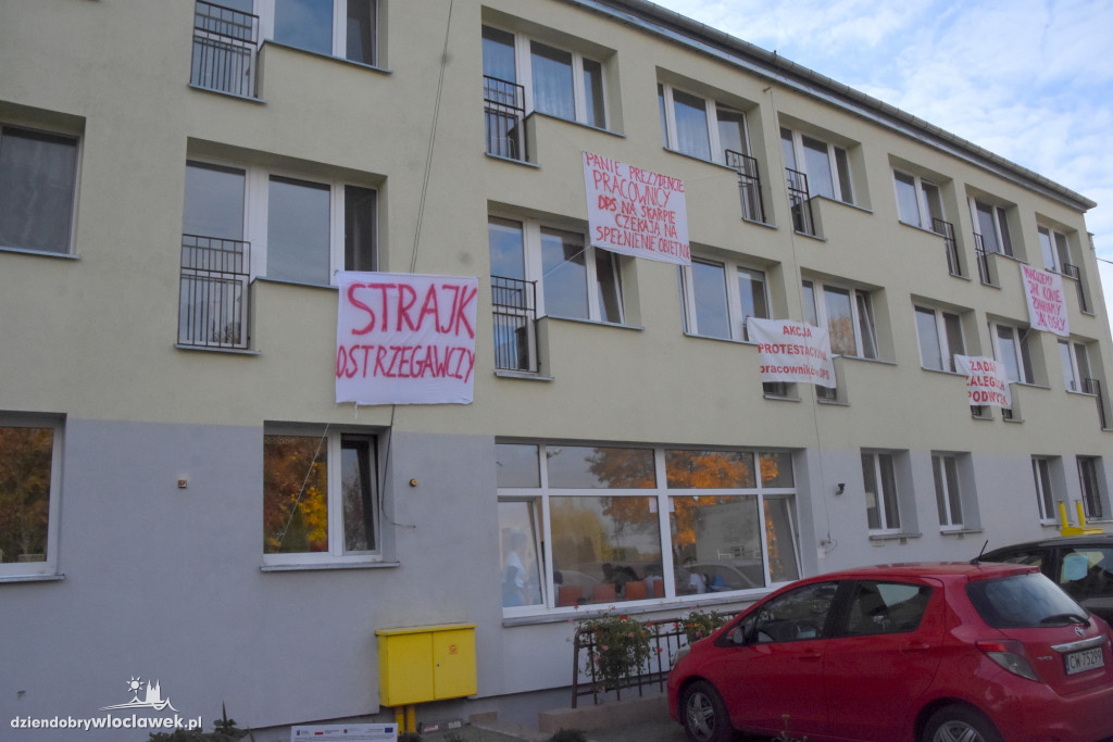 Pracownicy DPS zaostrzyli protest